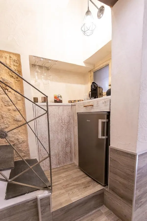 Caveau Palermo 0*,  Italy